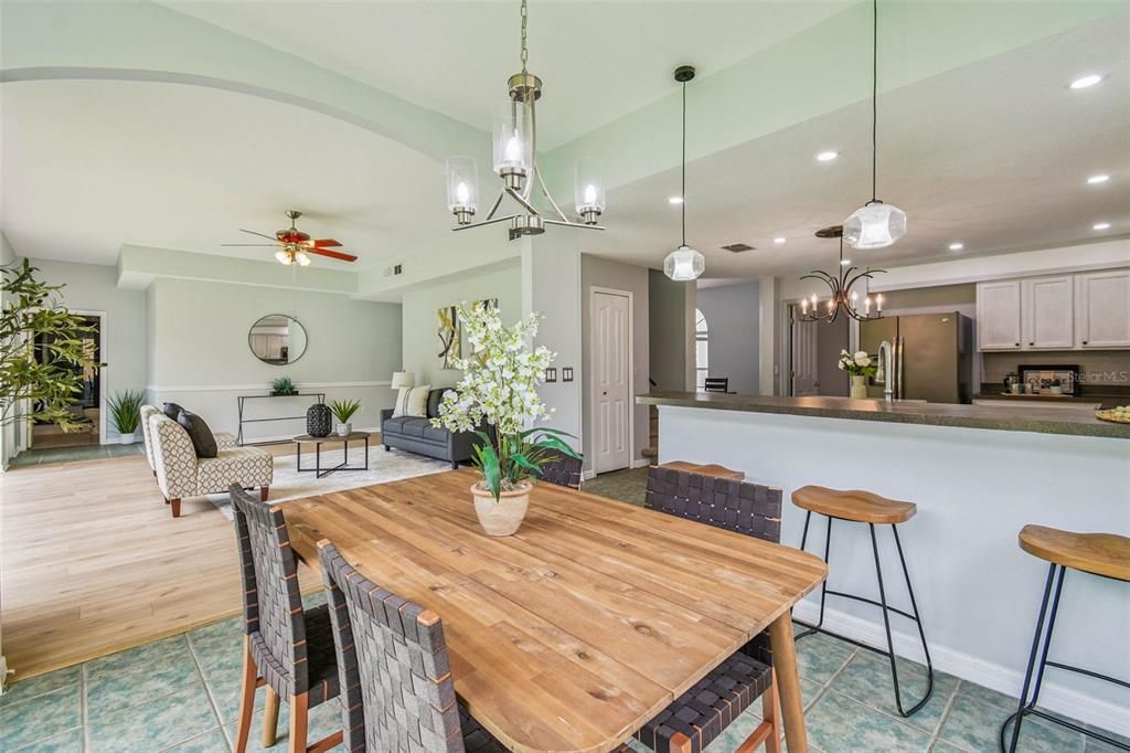 На продажу: $579,900 (5 спален, 3 ванн, 3307 Квадратных фут)