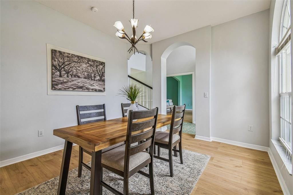 На продажу: $579,900 (5 спален, 3 ванн, 3307 Квадратных фут)