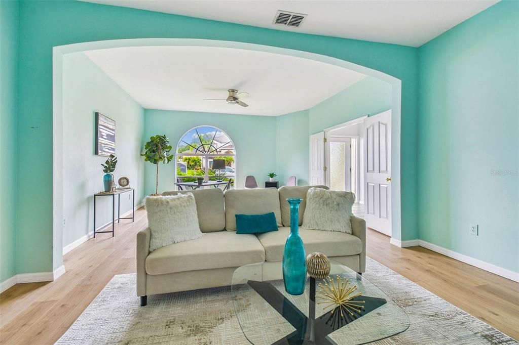 На продажу: $579,900 (5 спален, 3 ванн, 3307 Квадратных фут)