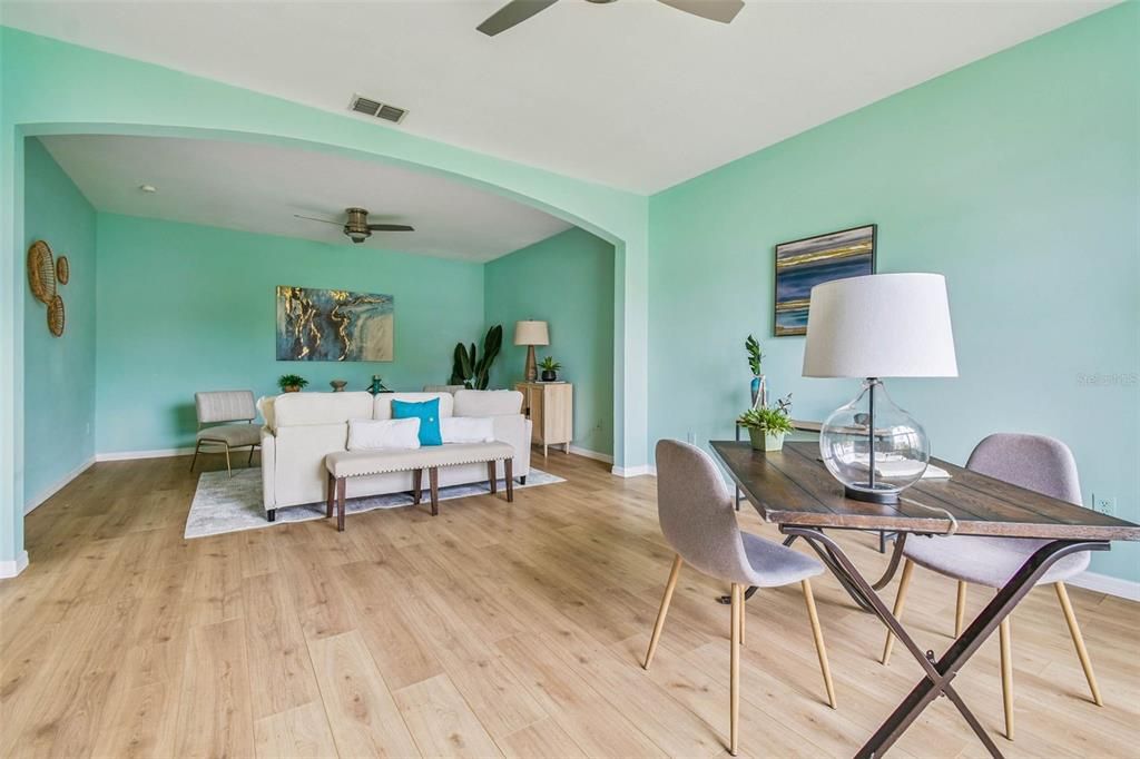 На продажу: $579,900 (5 спален, 3 ванн, 3307 Квадратных фут)