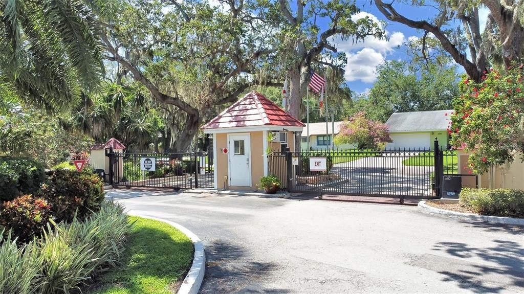 Под контрактом: $179,999 (1 спален, 1 ванн, 787 Квадратных фут)