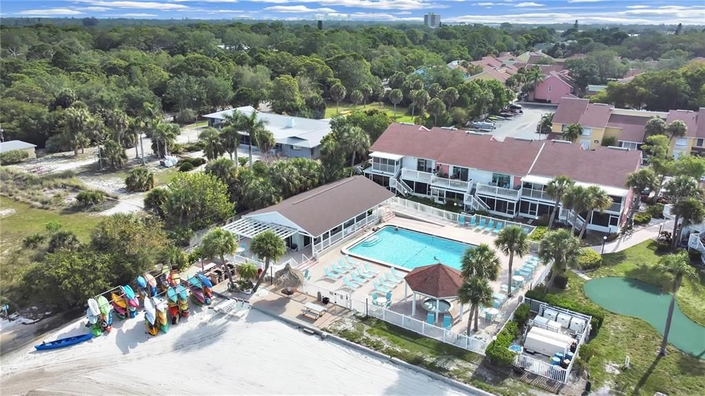 Под контрактом: $179,999 (1 спален, 1 ванн, 787 Квадратных фут)