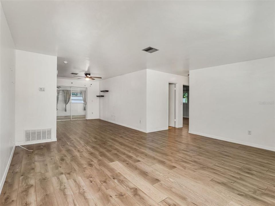 Active With Contract: $200,000 (2 beds, 1 baths, 1254 Square Feet)