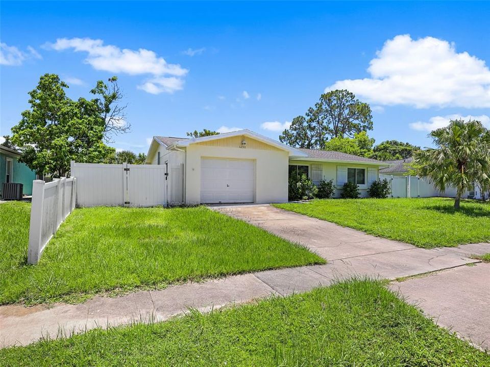 Active With Contract: $200,000 (2 beds, 1 baths, 1254 Square Feet)