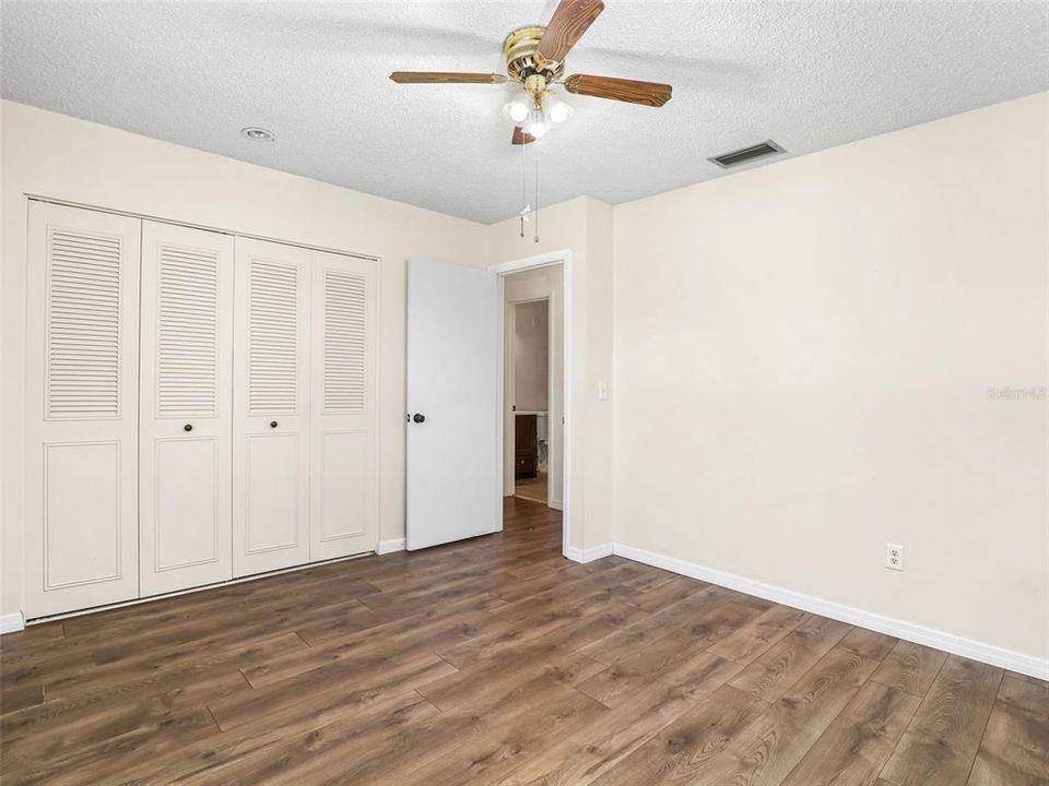 Active With Contract: $200,000 (2 beds, 1 baths, 1254 Square Feet)