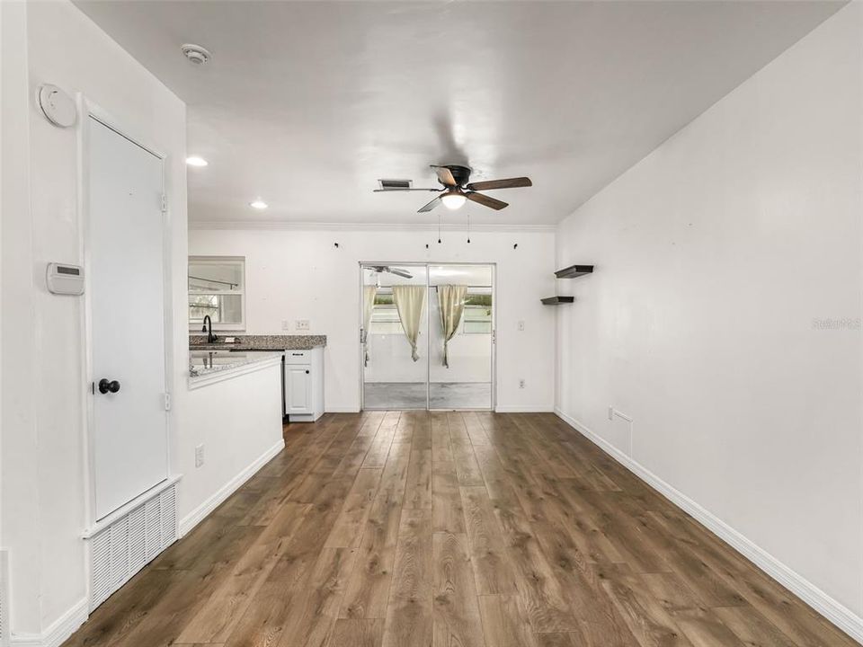 Active With Contract: $200,000 (2 beds, 1 baths, 1254 Square Feet)