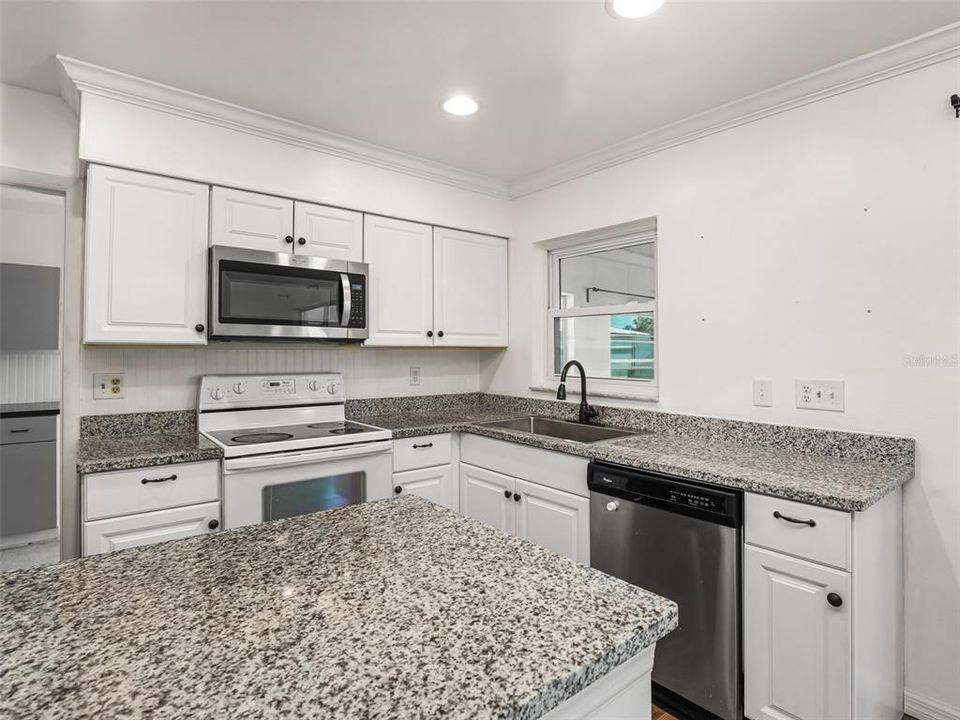 Active With Contract: $200,000 (2 beds, 1 baths, 1254 Square Feet)