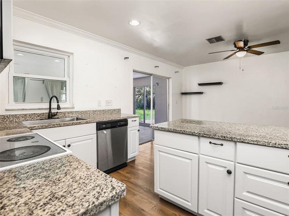 Active With Contract: $200,000 (2 beds, 1 baths, 1254 Square Feet)