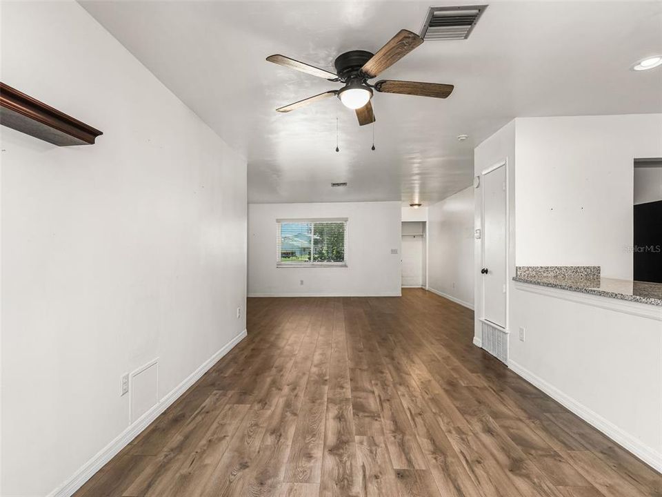 Active With Contract: $200,000 (2 beds, 1 baths, 1254 Square Feet)