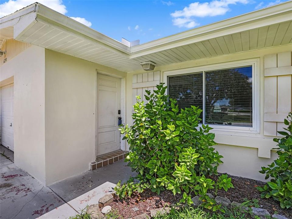 Active With Contract: $200,000 (2 beds, 1 baths, 1254 Square Feet)