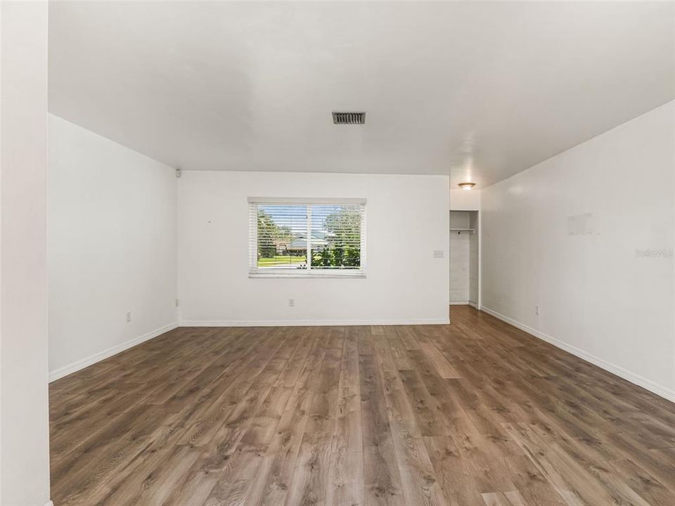 Active With Contract: $200,000 (2 beds, 1 baths, 1254 Square Feet)