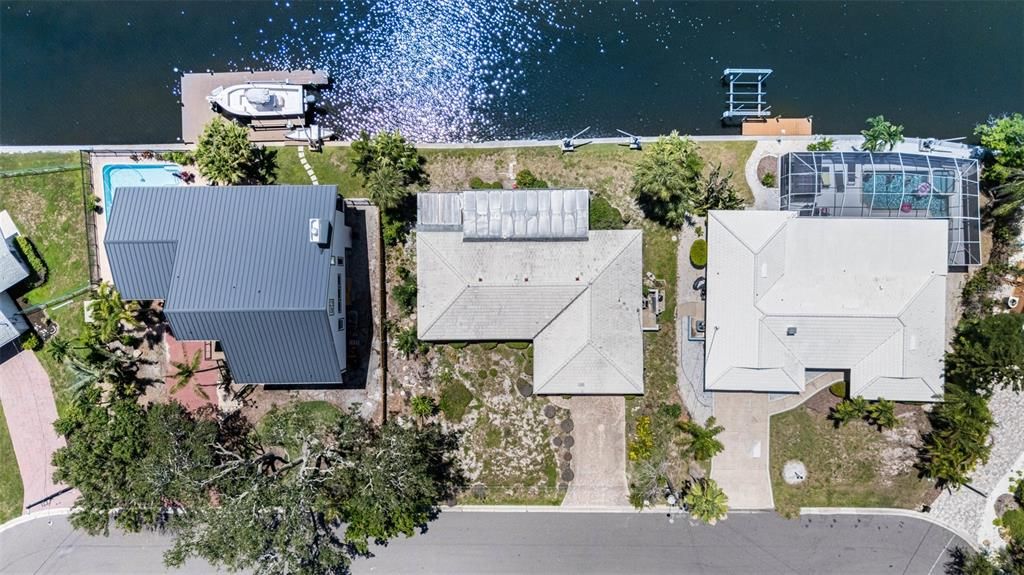 Под контрактом: $775,000 (2 спален, 2 ванн, 2100 Квадратных фут)