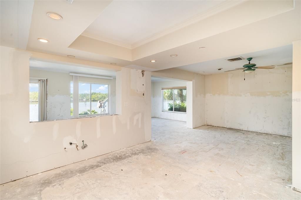 Под контрактом: $775,000 (2 спален, 2 ванн, 2100 Квадратных фут)