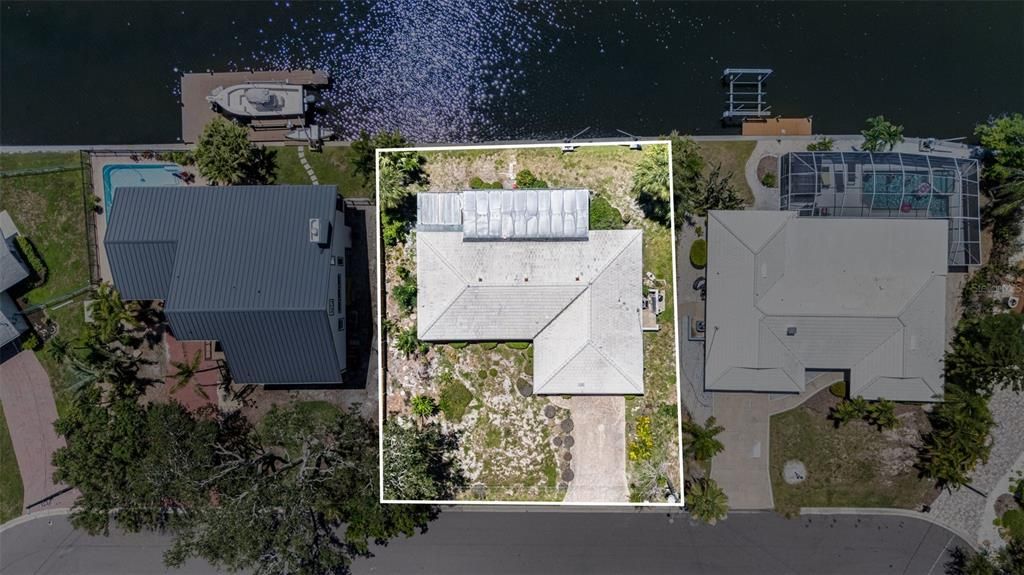 Под контрактом: $775,000 (2 спален, 2 ванн, 2100 Квадратных фут)