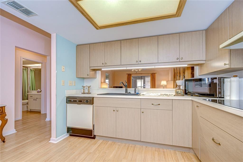 На продажу: $159,900 (2 спален, 2 ванн, 1094 Квадратных фут)