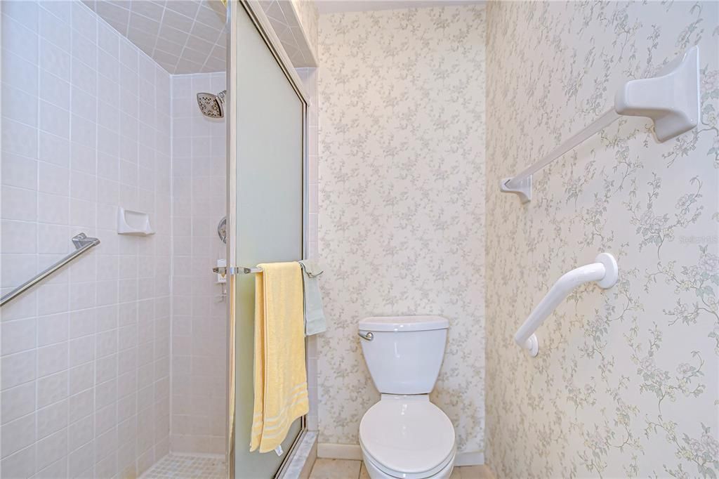 На продажу: $159,900 (2 спален, 2 ванн, 1094 Квадратных фут)