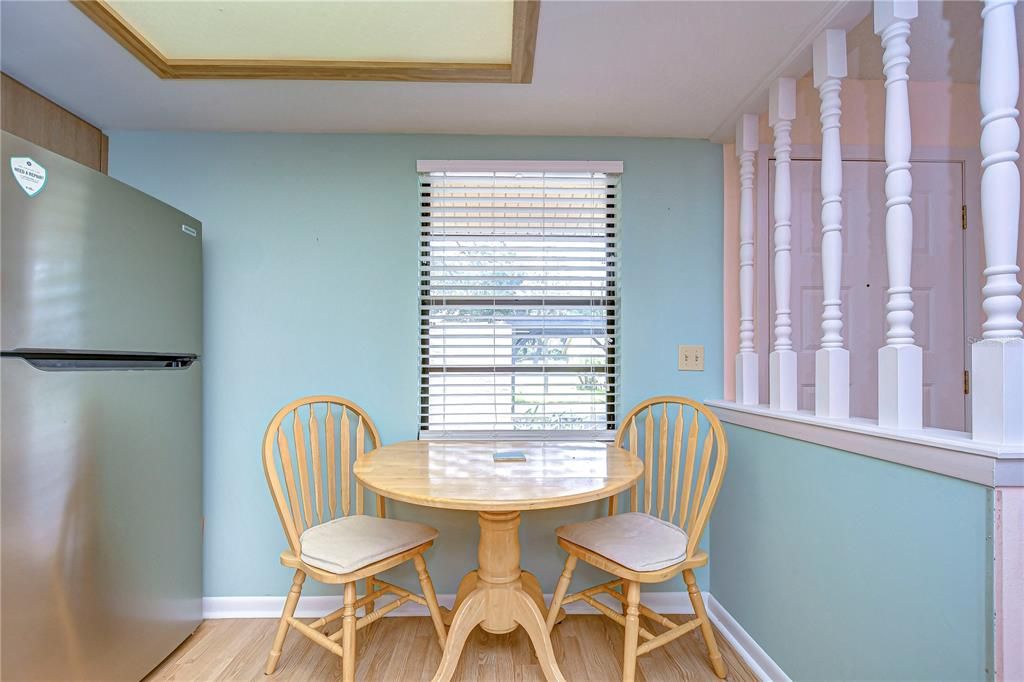 На продажу: $159,900 (2 спален, 2 ванн, 1094 Квадратных фут)