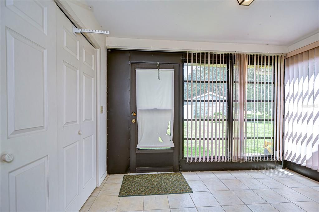 На продажу: $159,900 (2 спален, 2 ванн, 1094 Квадратных фут)