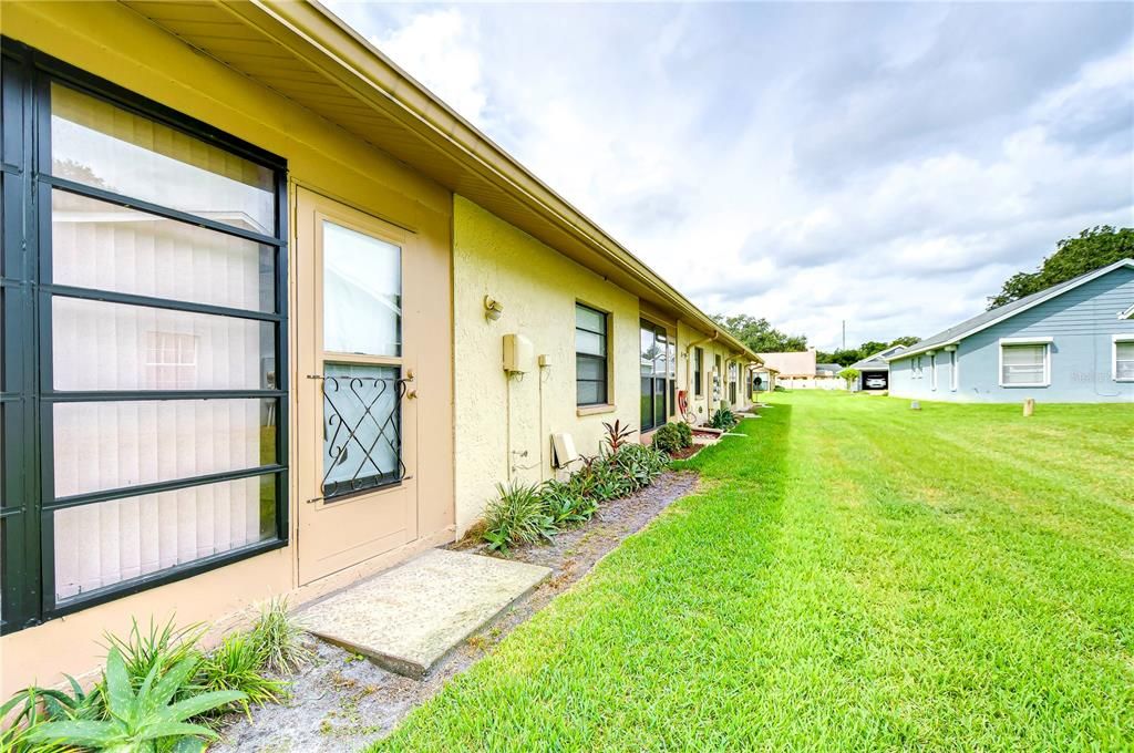 На продажу: $159,900 (2 спален, 2 ванн, 1094 Квадратных фут)