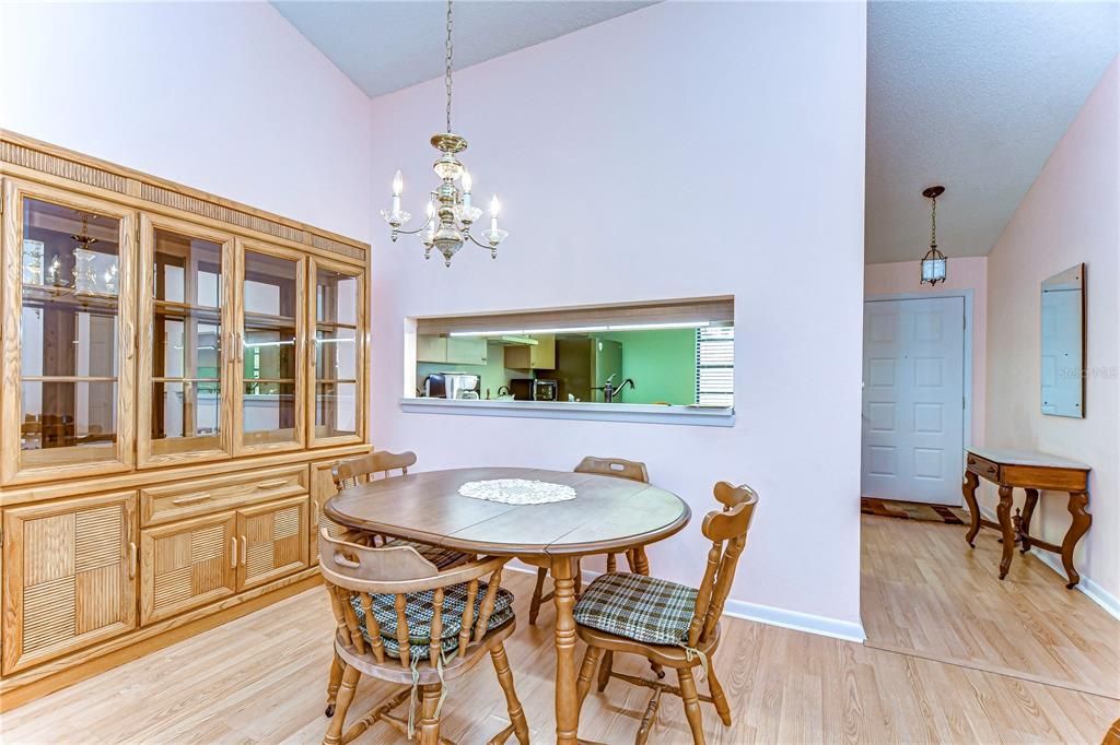 На продажу: $159,900 (2 спален, 2 ванн, 1094 Квадратных фут)