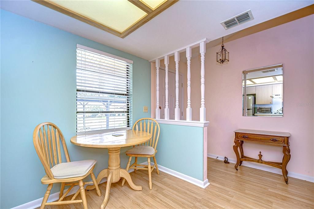 На продажу: $159,900 (2 спален, 2 ванн, 1094 Квадратных фут)