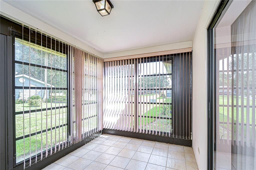 На продажу: $159,900 (2 спален, 2 ванн, 1094 Квадратных фут)