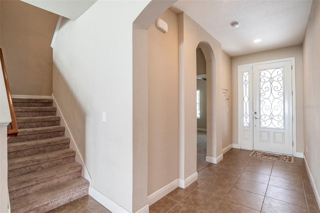 Activo con contrato: $465,000 (4 camas, 3 baños, 2583 Pies cuadrados)