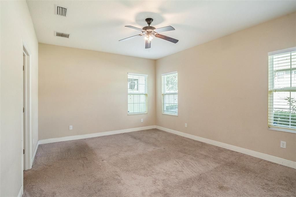 Activo con contrato: $465,000 (4 camas, 3 baños, 2583 Pies cuadrados)