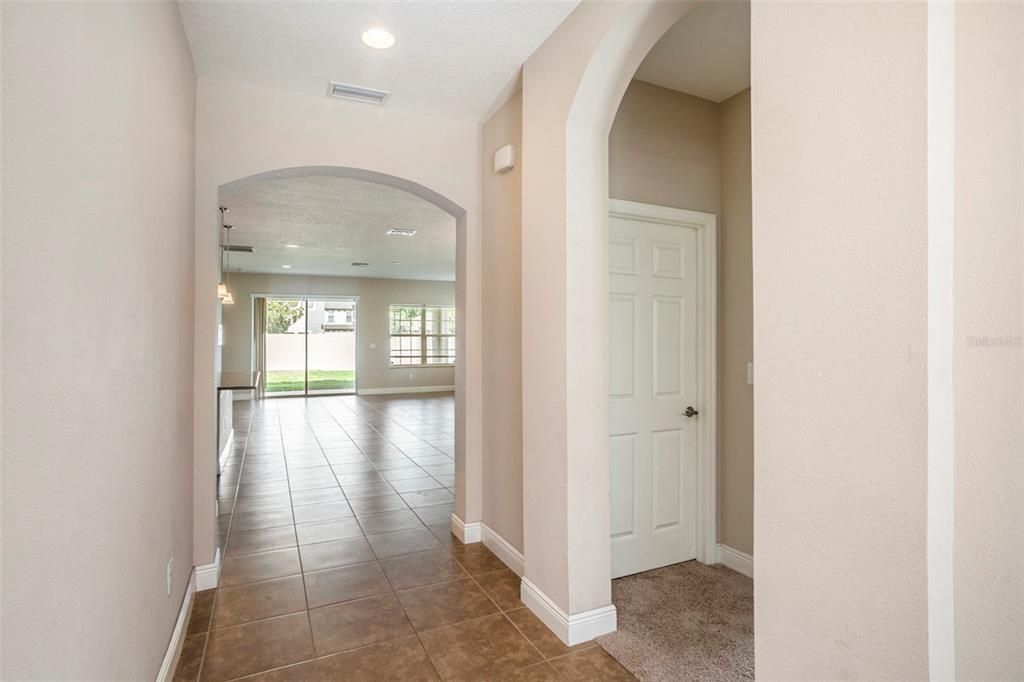 Activo con contrato: $465,000 (4 camas, 3 baños, 2583 Pies cuadrados)