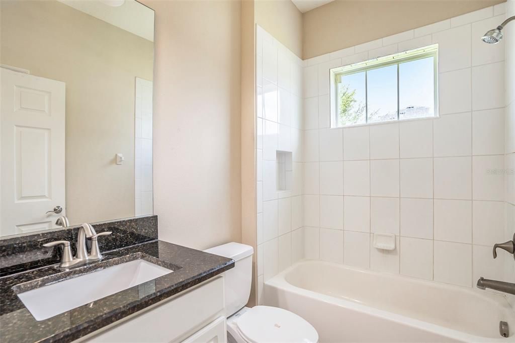 Activo con contrato: $465,000 (4 camas, 3 baños, 2583 Pies cuadrados)