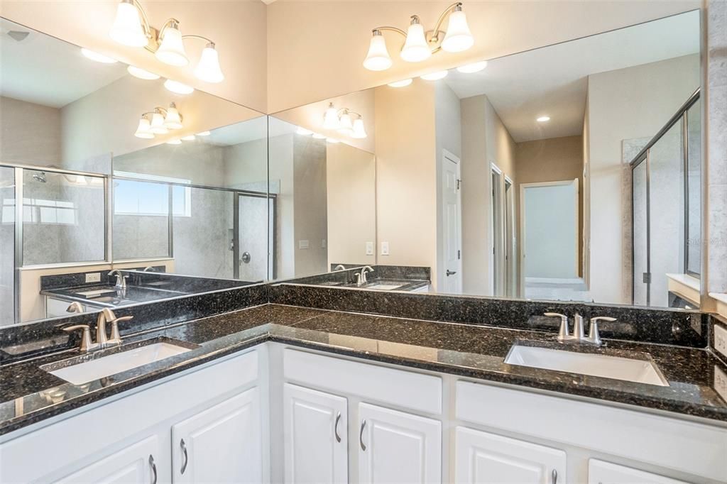 Activo con contrato: $465,000 (4 camas, 3 baños, 2583 Pies cuadrados)