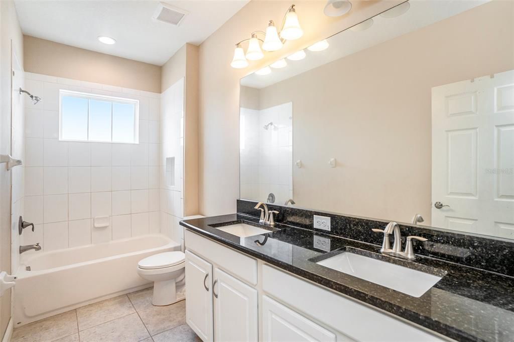 Activo con contrato: $465,000 (4 camas, 3 baños, 2583 Pies cuadrados)