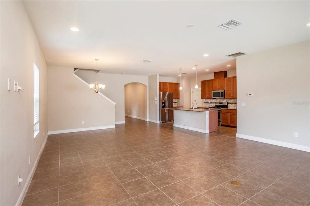 Activo con contrato: $465,000 (4 camas, 3 baños, 2583 Pies cuadrados)