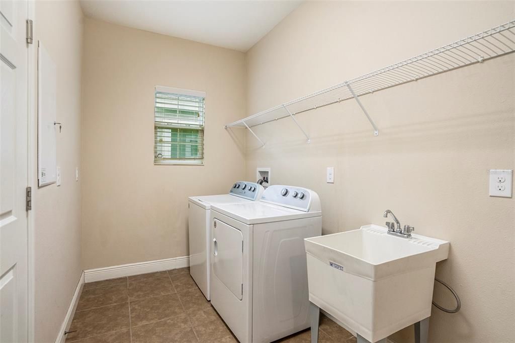 Activo con contrato: $465,000 (4 camas, 3 baños, 2583 Pies cuadrados)