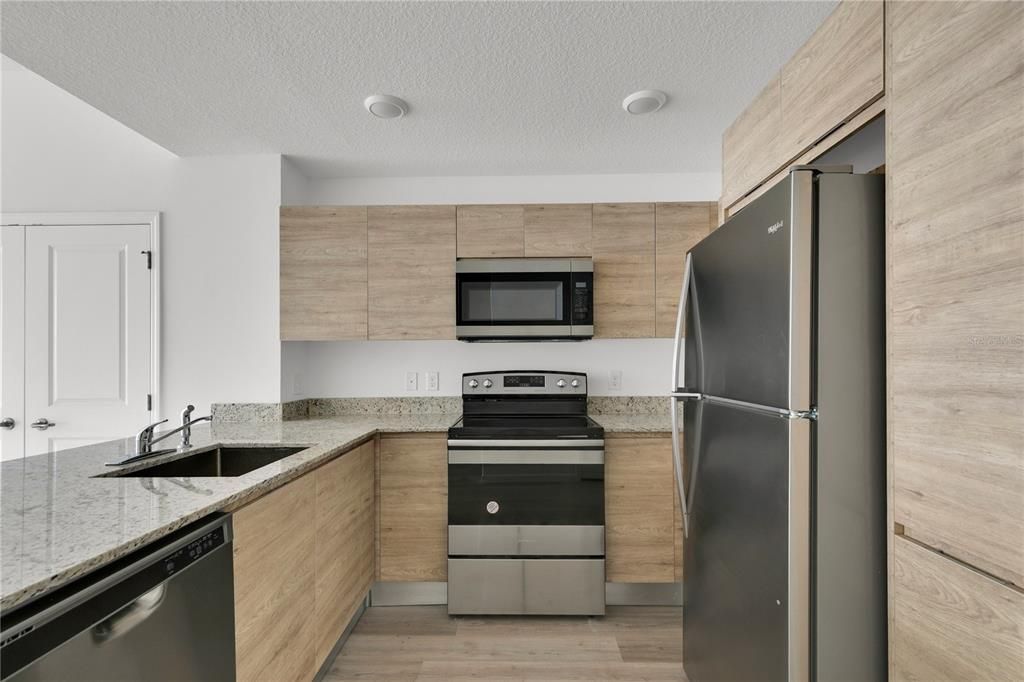 En Venta: $280,000 (2 camas, 2 baños, 1015 Pies cuadrados)