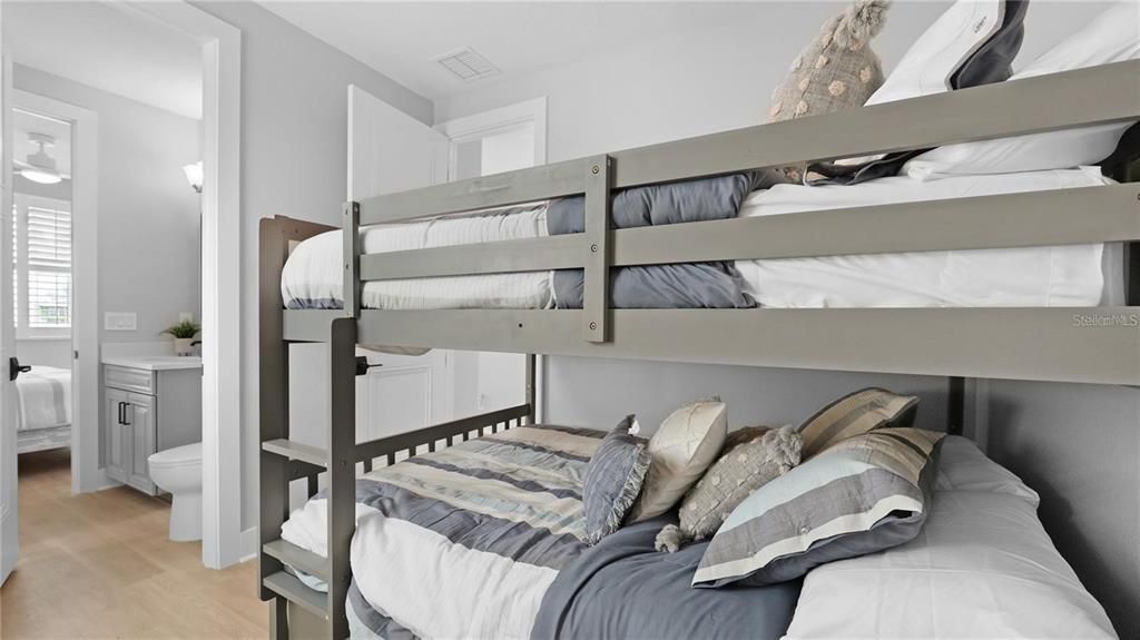 待售: $3,880,000 (4 贝兹, 3 浴室, 1658 平方英尺)