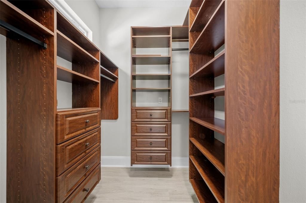 For Sale: $1,998,900 (6 beds, 6 baths, 6196 Square Feet)