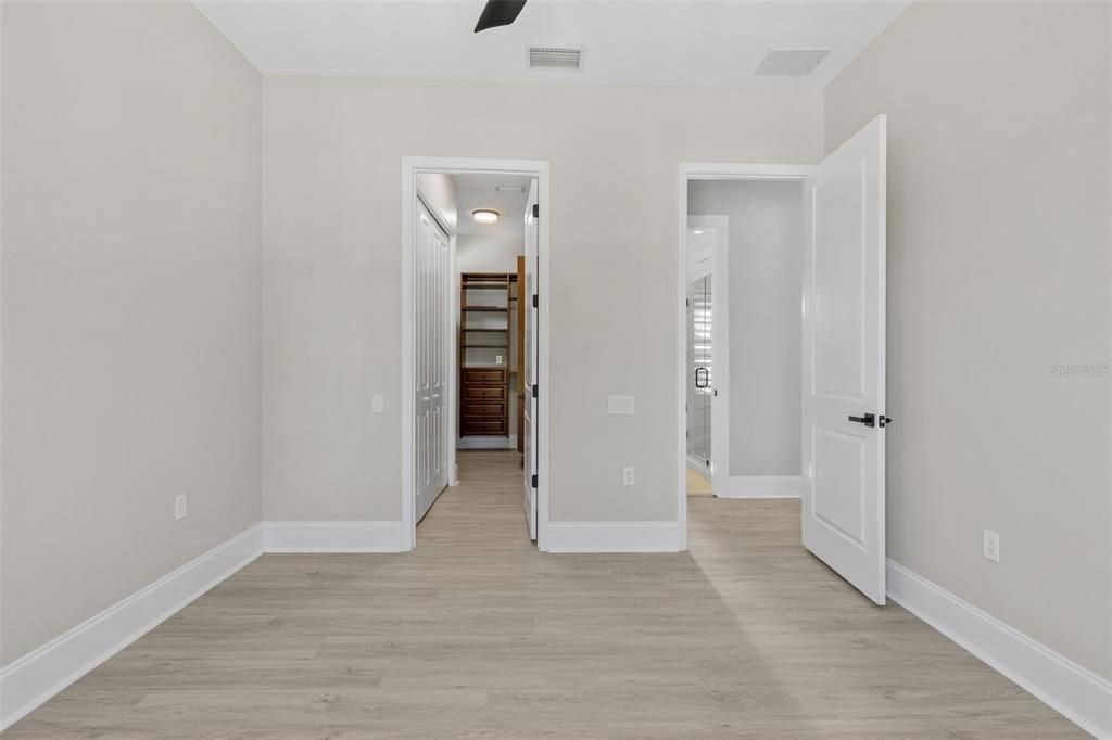 For Sale: $1,998,900 (6 beds, 6 baths, 6196 Square Feet)