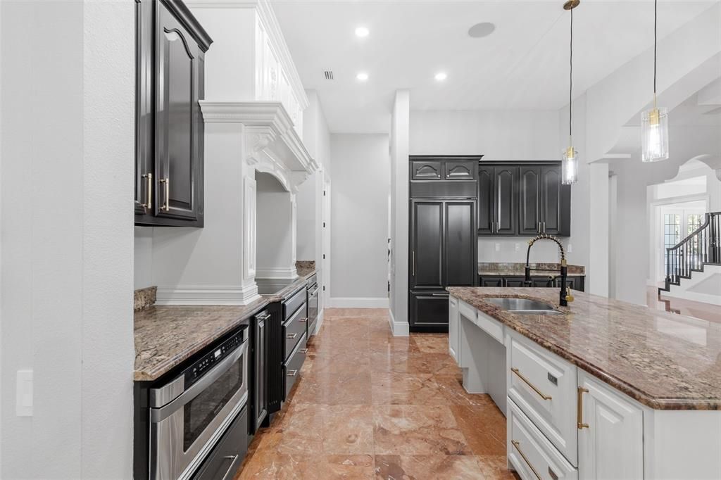 For Sale: $1,998,900 (6 beds, 6 baths, 6196 Square Feet)