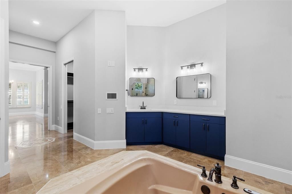 For Sale: $1,998,900 (6 beds, 6 baths, 6196 Square Feet)