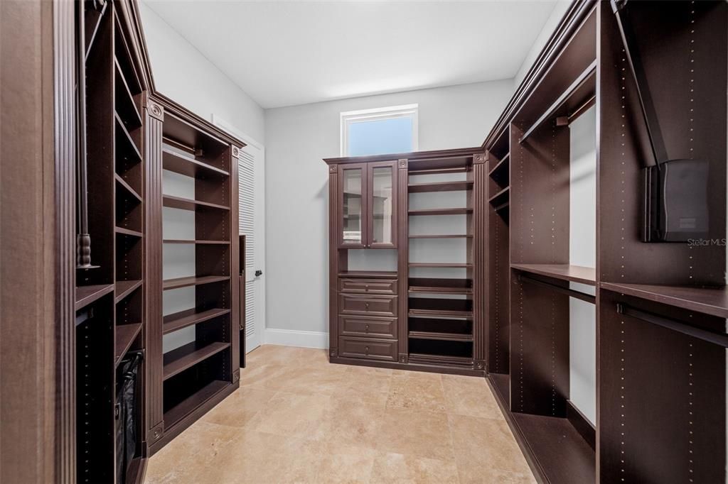 For Sale: $1,998,900 (6 beds, 6 baths, 6196 Square Feet)