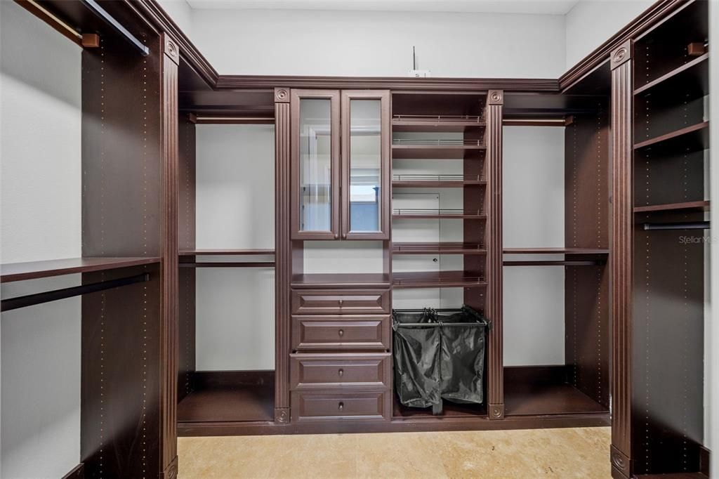 For Sale: $1,998,900 (6 beds, 6 baths, 6196 Square Feet)