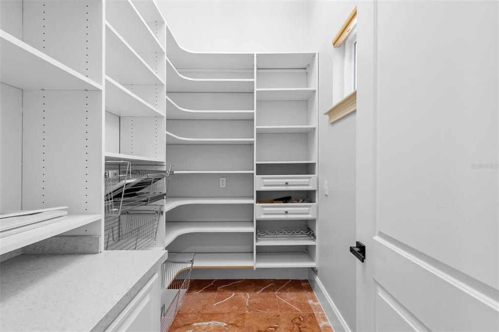 For Sale: $1,998,900 (6 beds, 6 baths, 6196 Square Feet)