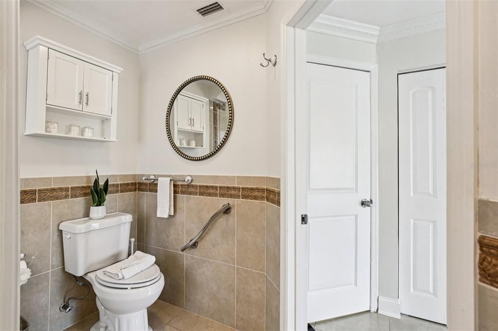 Activo con contrato: $1,350,000 (4 camas, 3 baños, 2378 Pies cuadrados)