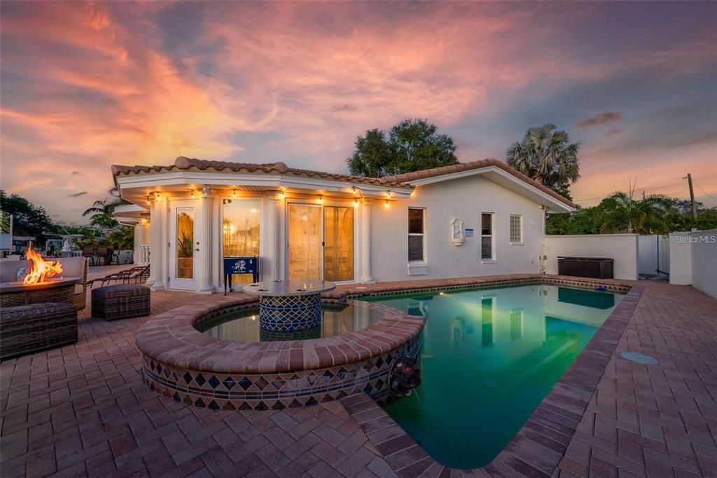 Activo con contrato: $1,350,000 (4 camas, 3 baños, 2378 Pies cuadrados)