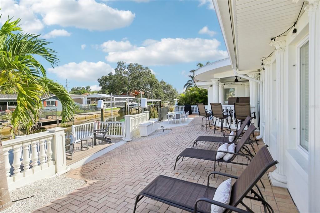 Activo con contrato: $1,350,000 (4 camas, 3 baños, 2378 Pies cuadrados)