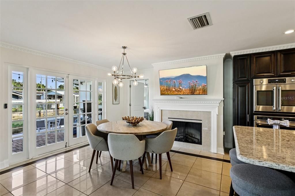 Activo con contrato: $1,350,000 (4 camas, 3 baños, 2378 Pies cuadrados)