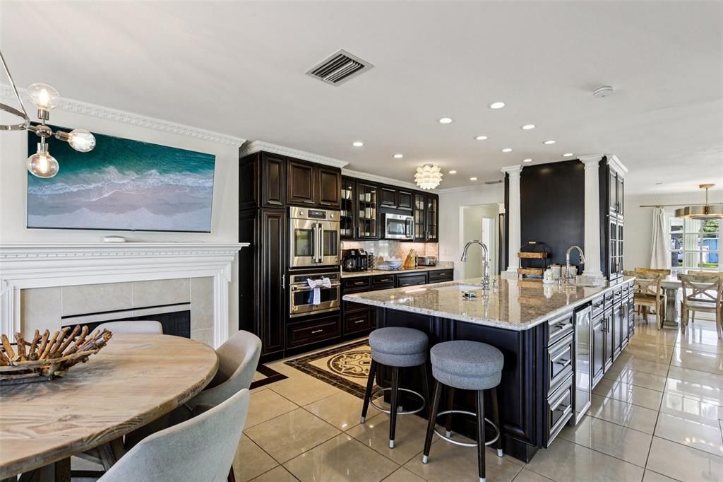 Activo con contrato: $1,350,000 (4 camas, 3 baños, 2378 Pies cuadrados)