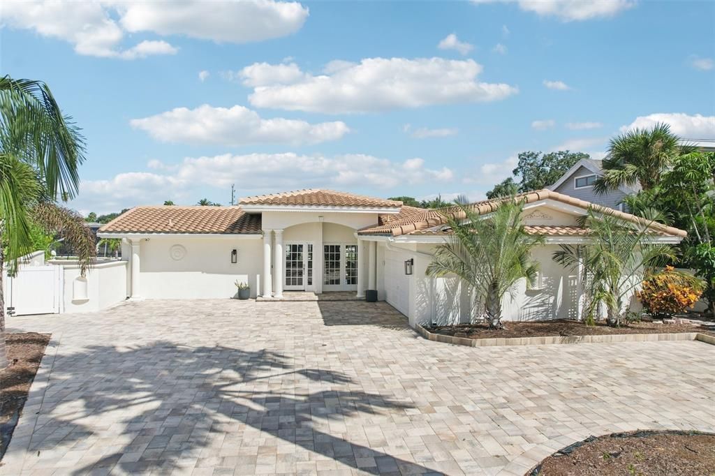 Activo con contrato: $1,350,000 (4 camas, 3 baños, 2378 Pies cuadrados)