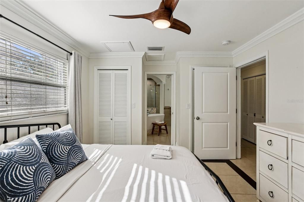 Activo con contrato: $1,350,000 (4 camas, 3 baños, 2378 Pies cuadrados)